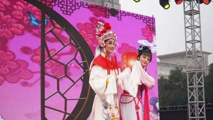 浙报头版丨这个春节,我要当"民星"_越剧_表演_嵊州