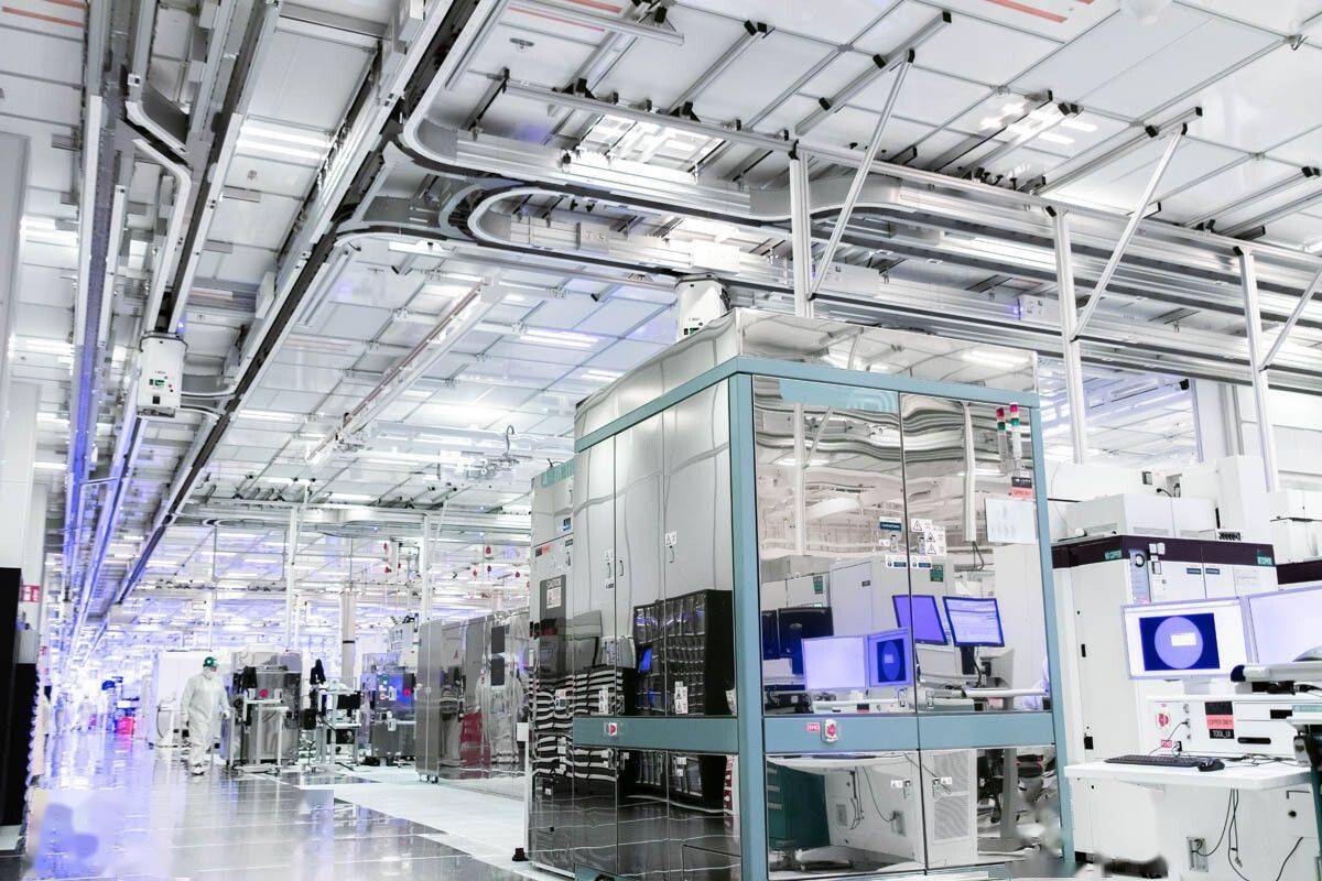 消息称英特尔计划筹集 20 亿美元扩建爱尔兰 fab 34 半导体工厂