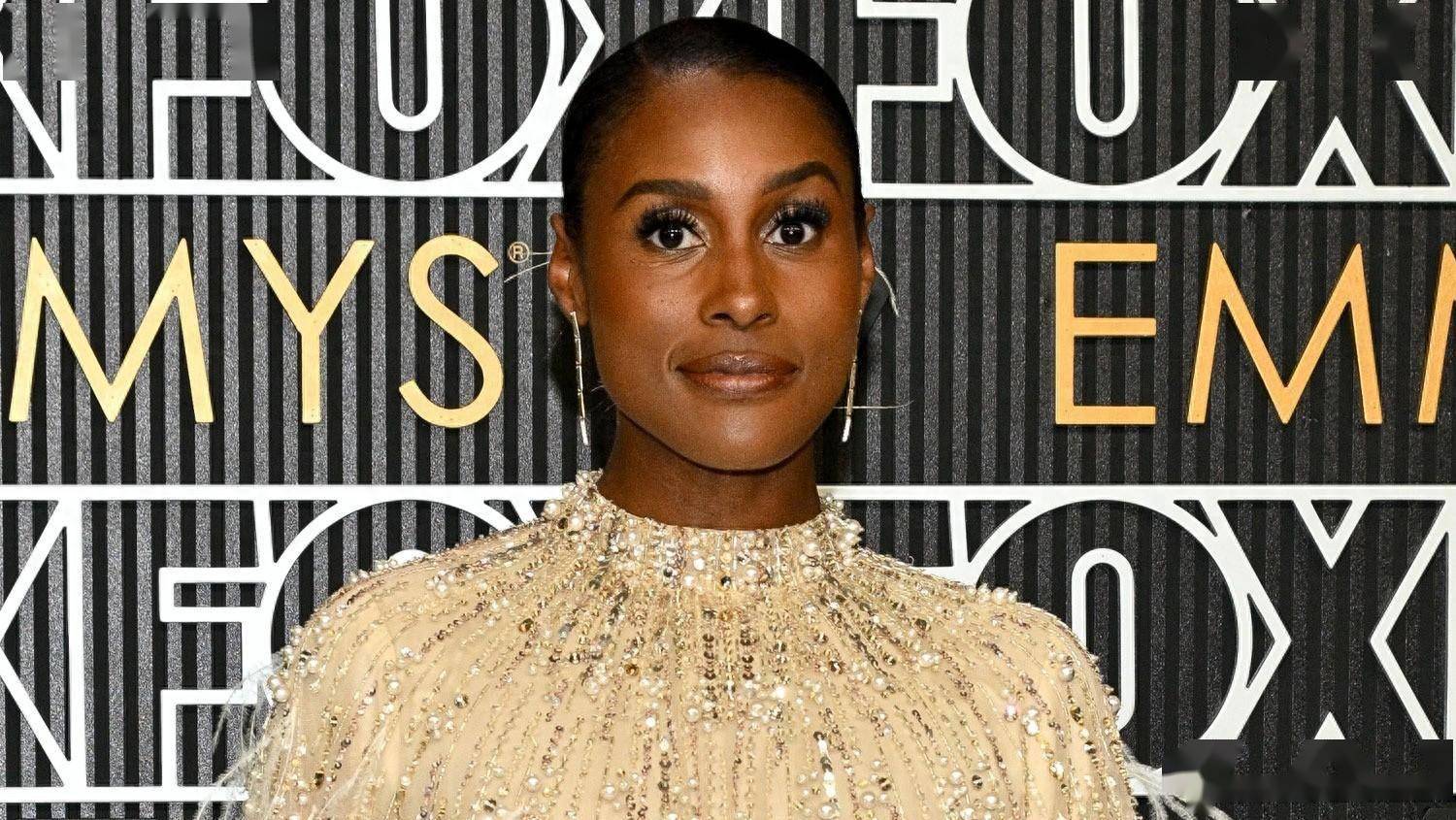 伊萨·雷说:"现在正在发生一些不好的情况,你会看到许多黑人节目被