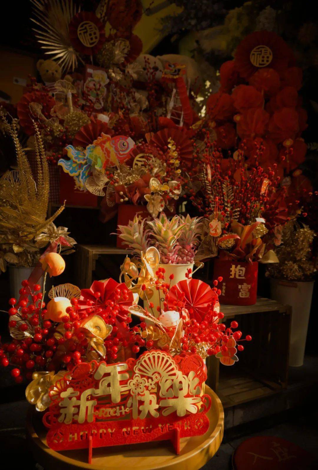 上大人眼中,"年"的模样是→_贺岁_财神