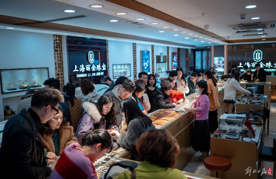 新春佳节买黄金,上海城隍庙人气旺_品牌_锦城_珠宝