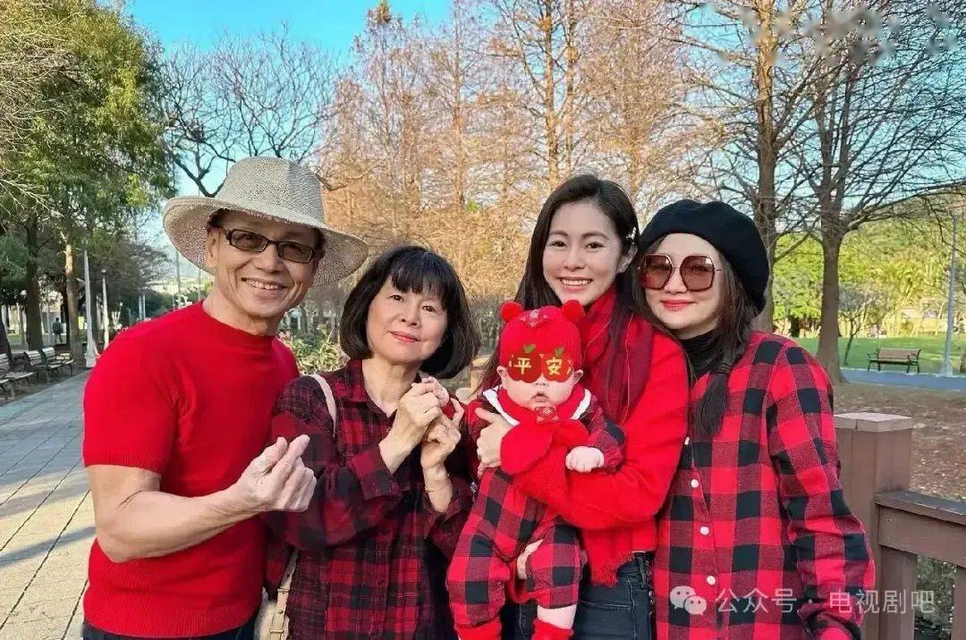 最近,任家萱(selina)带男友回娘家拜年,不仅她带着男友,儿子回了娘家