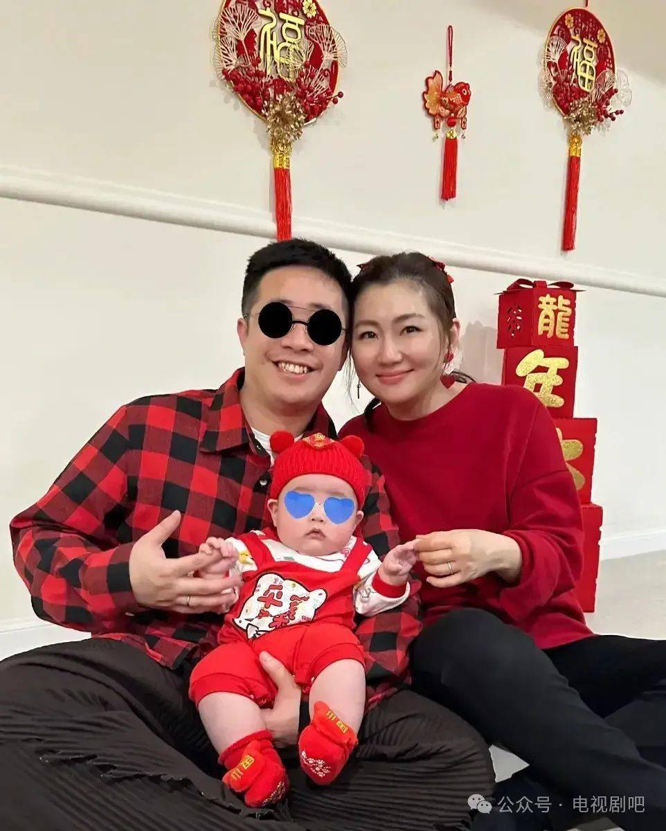 最近,任家萱(selina)带男友回娘家拜年,不仅她带着男友,儿子回了娘家