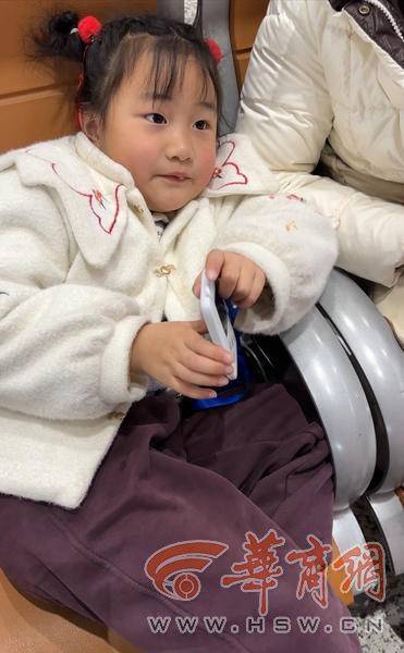 8岁安徽小游客从西安火车站离开前表达心声:我都不想