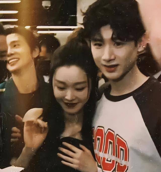 白敬亭创造了"新型塌房方式","毁"他的不止《上春山》_宋轶_网友_恋情