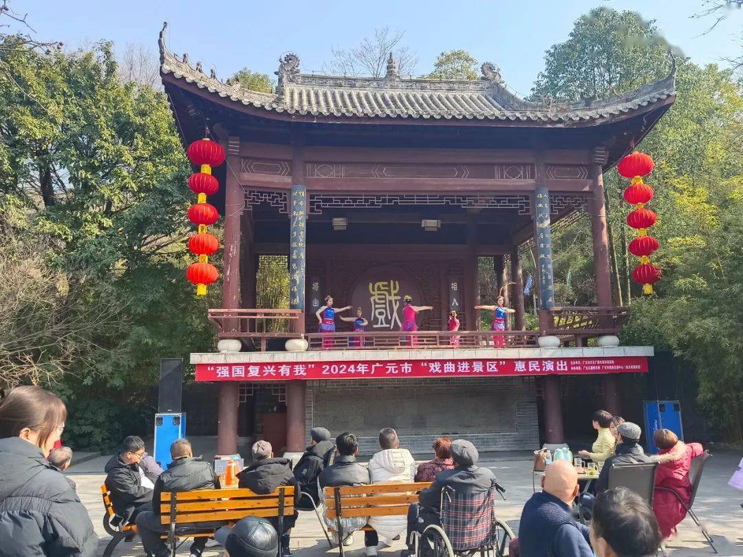 戏曲进景区和"我把千年讲给你听"义务讲解活动;天曌山景区,芳香南山