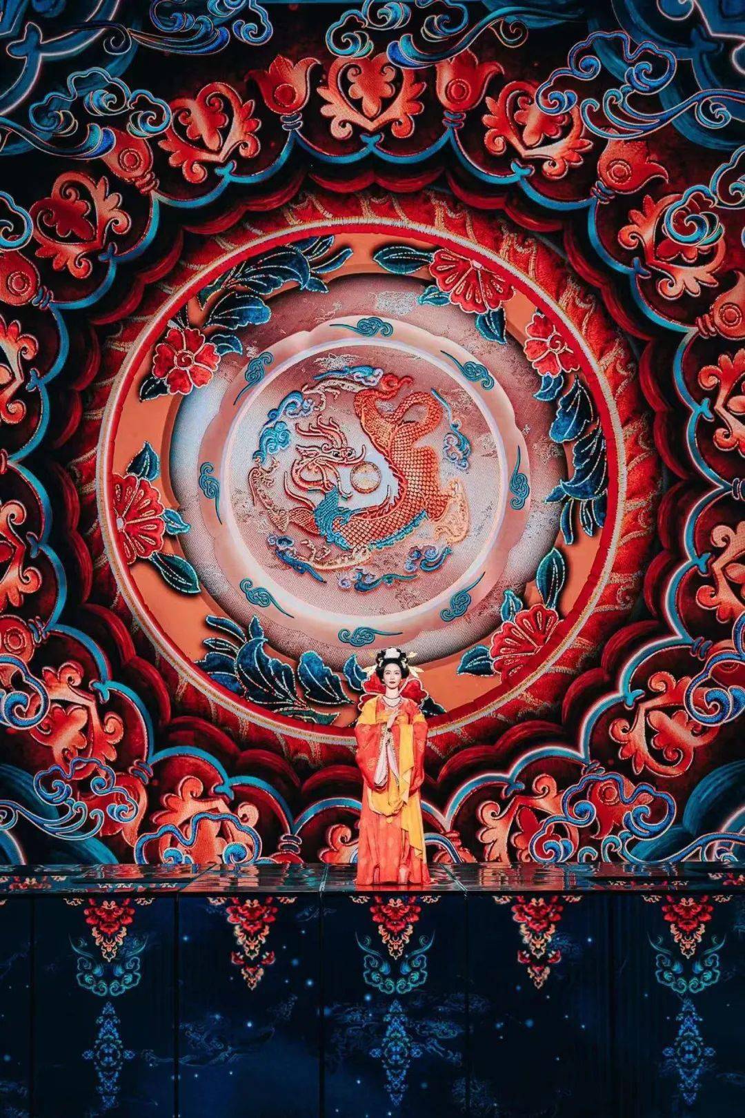 中央美术学院建筑学院副院长崔冬晖担纲2024年春晚美术顾问,率团队将