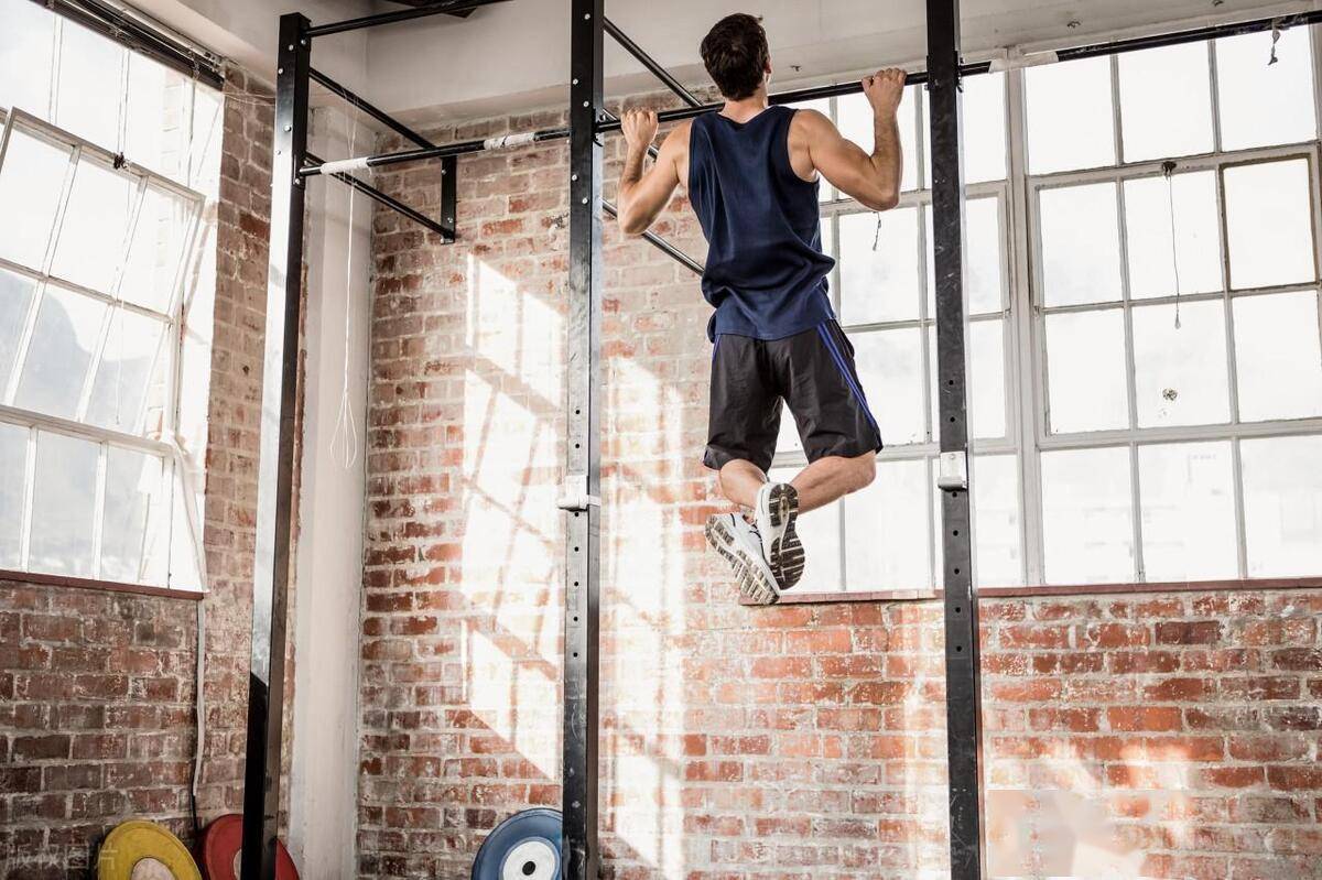 如何标准地做引体向上?_训练_身体_力量