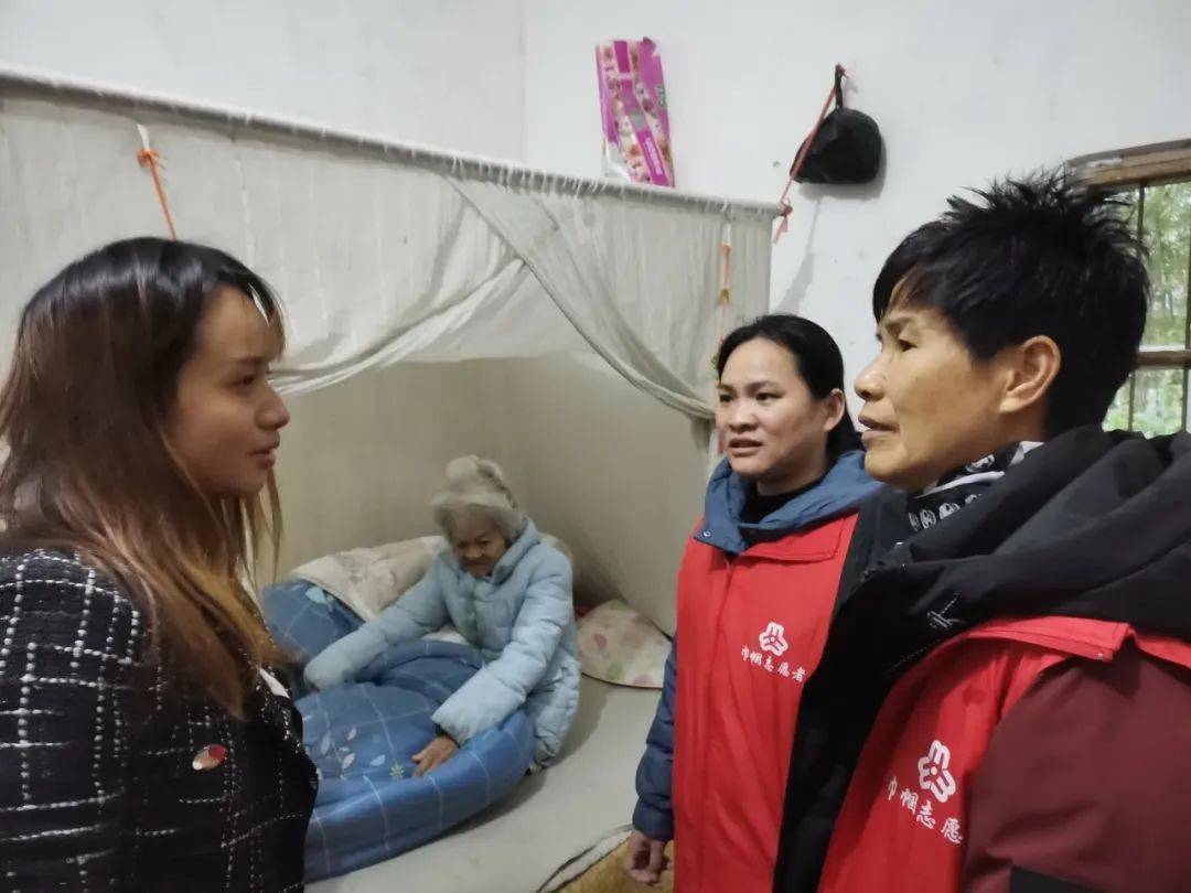 藤县巾帼爱心志愿者协会:"公益援助"送温暖 志愿服务