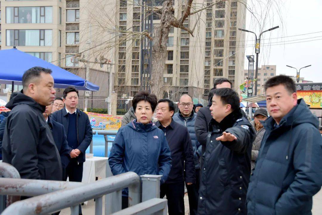 姬素娟一行先后来到焰火燃放区,管控区,现场察看每个