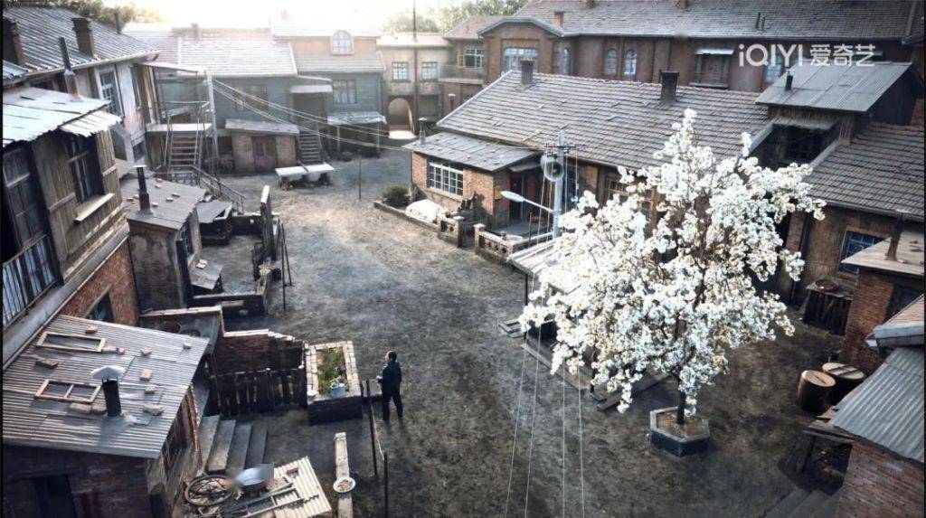 青岛东方影都里建起铁路大院,开进绿皮火车,揭秘《南