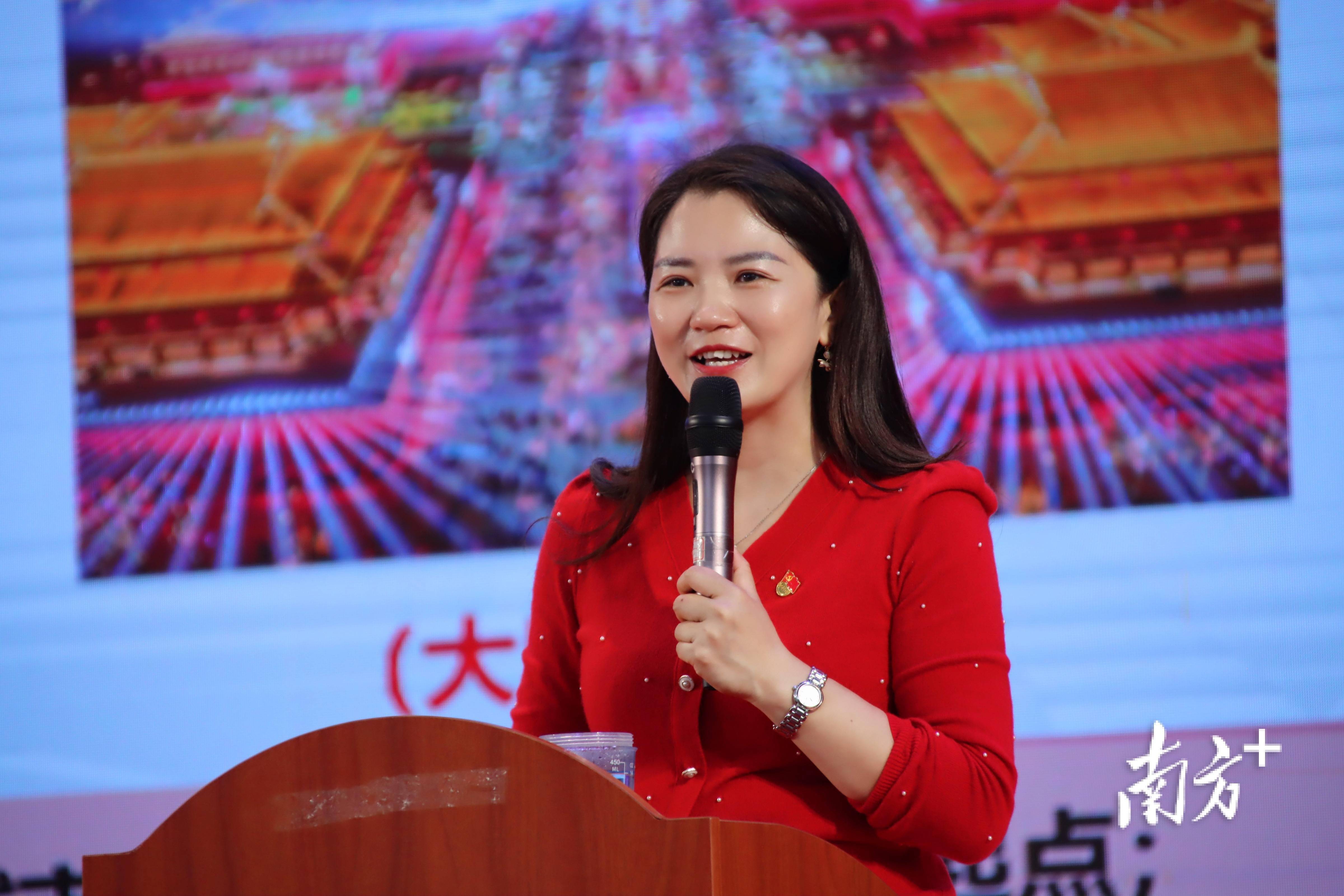“热辣滚烫”开学礼！中山丽景学校千人齐诵《将进酒》-将进酒集体朗诵视频一等奖