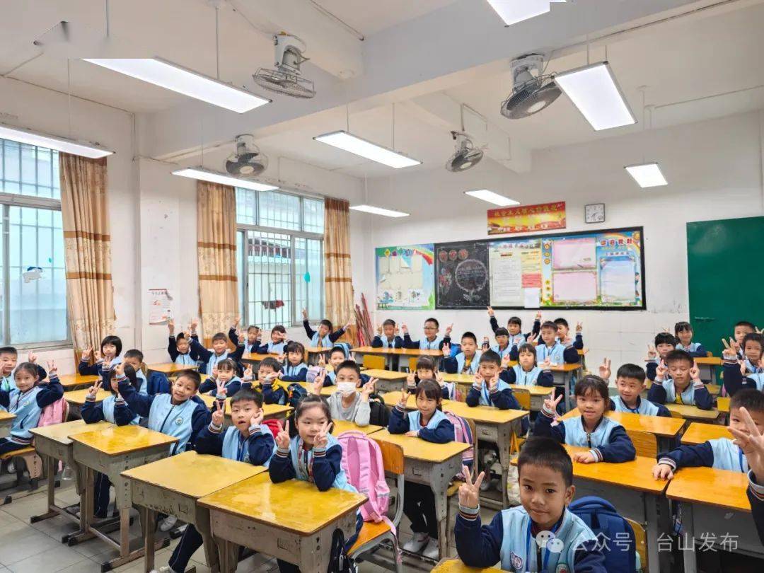 台山市三合镇那金学校召开开学典礼,校领导寄语全体师生:让我们携手共