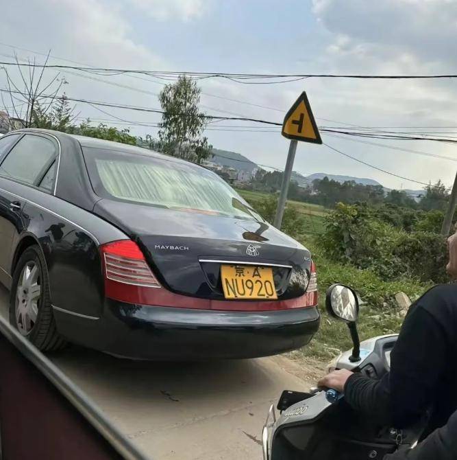 富豪开着京a牌迈巴赫豪车来吃年例_搜狐汽车_搜狐网