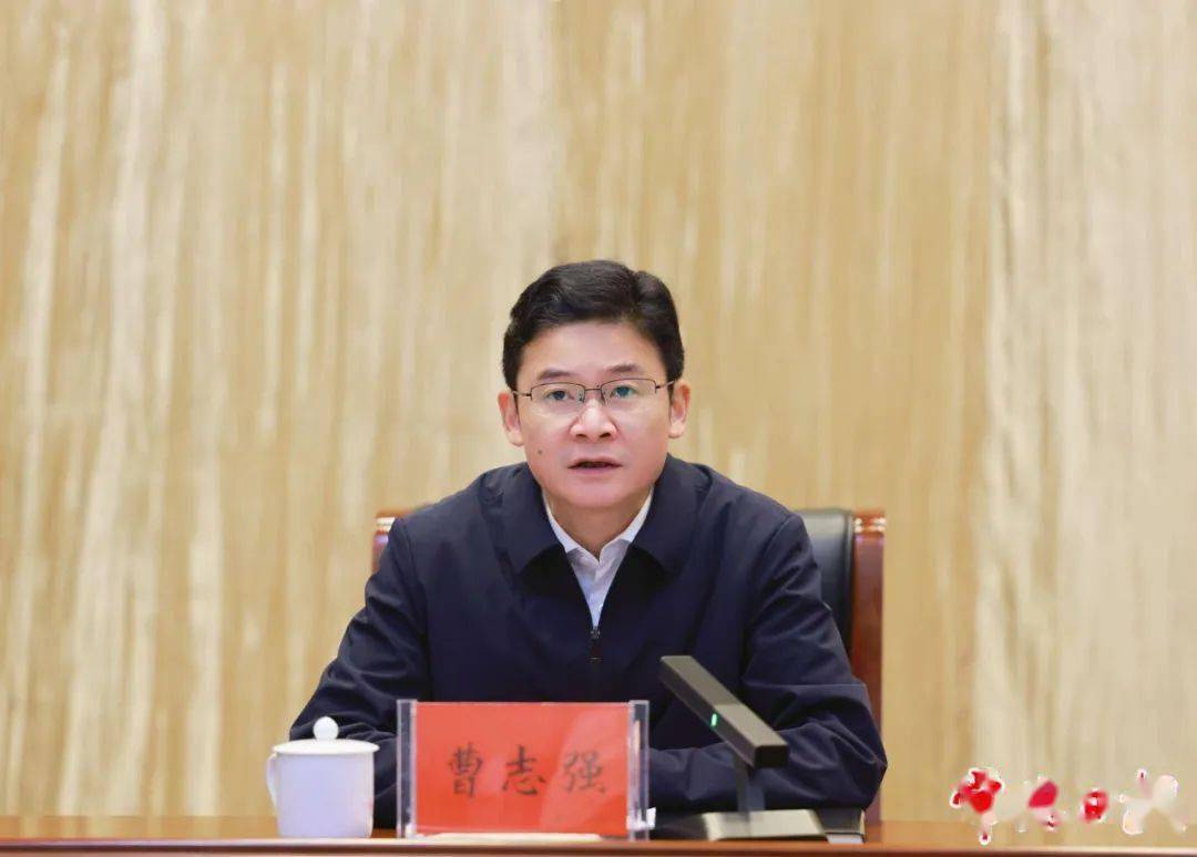 曹志强主持召开全市招商引资暨创新突破产业突围指挥部第四次全体会议