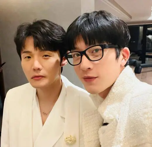 刘雯井柏然泰国海滩约会,李荣浩李宇春助阵,热议不断_活动_工作_明星