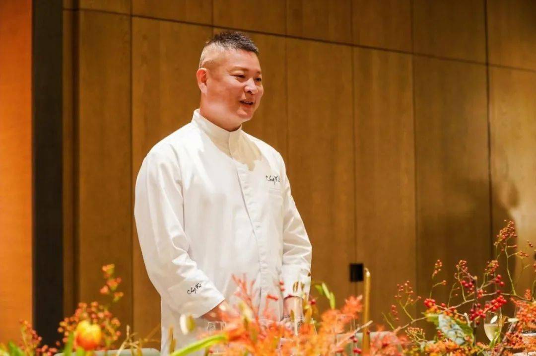 米其林二星主厨,best50中国顶级名厨明星厨师,"辉师傅"黄景辉师傅从业