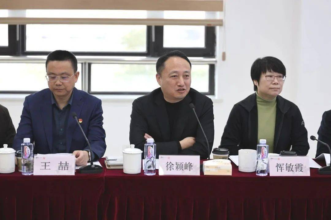 浦江镇党委副书记,镇长徐颖峰表示:以2035年建成教育强国为目标,必须