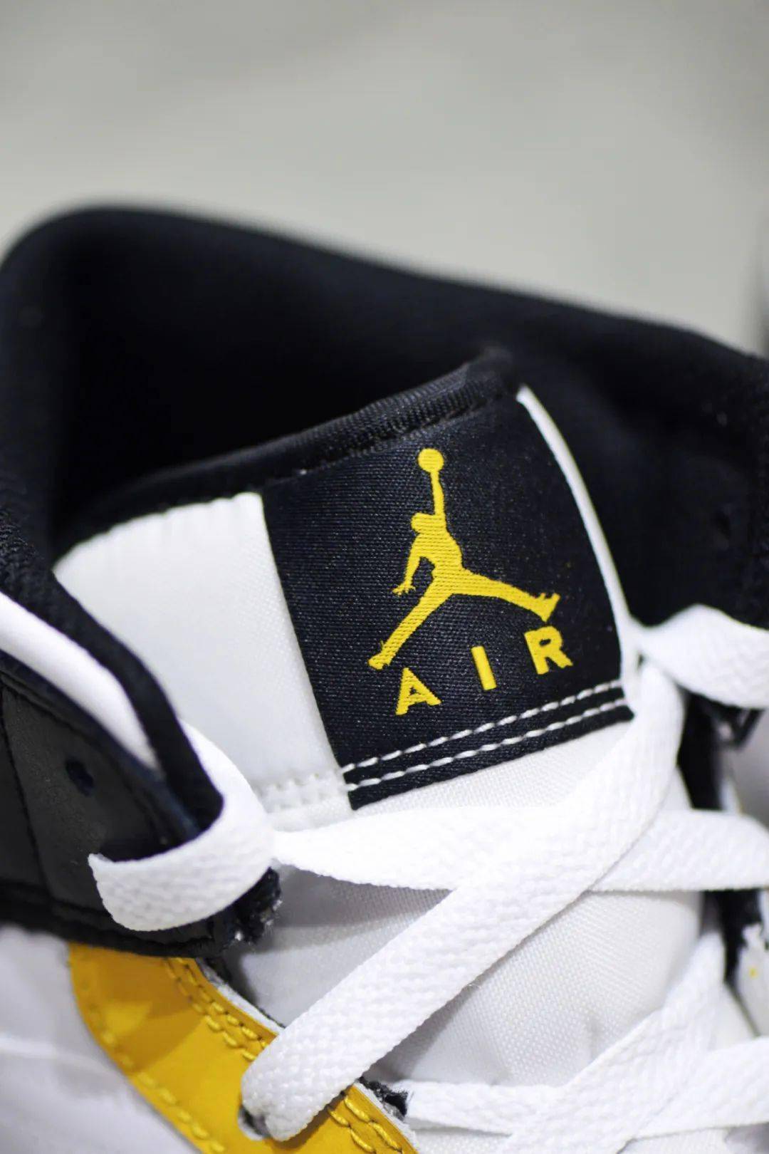 air jordan 1 mid "black and yellow ochre"|soar