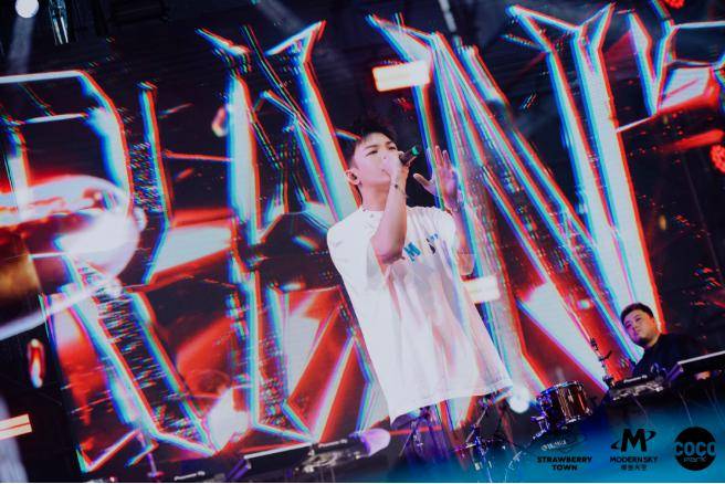 商场音乐节也能"梭哈"!_活动_消费_城市