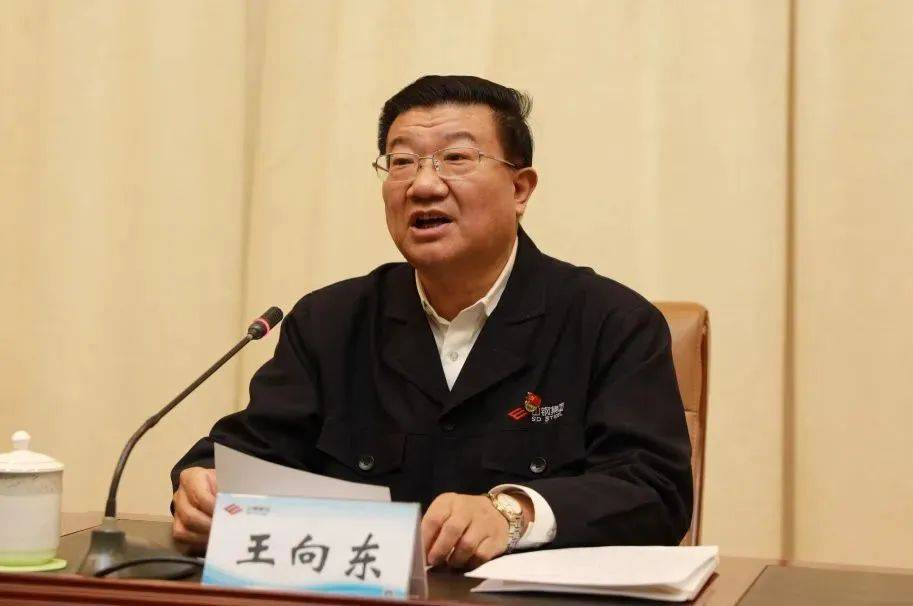 公开资料显示,王向东1968年8月出生,历任济钢材料处处长,济钢党政办公
