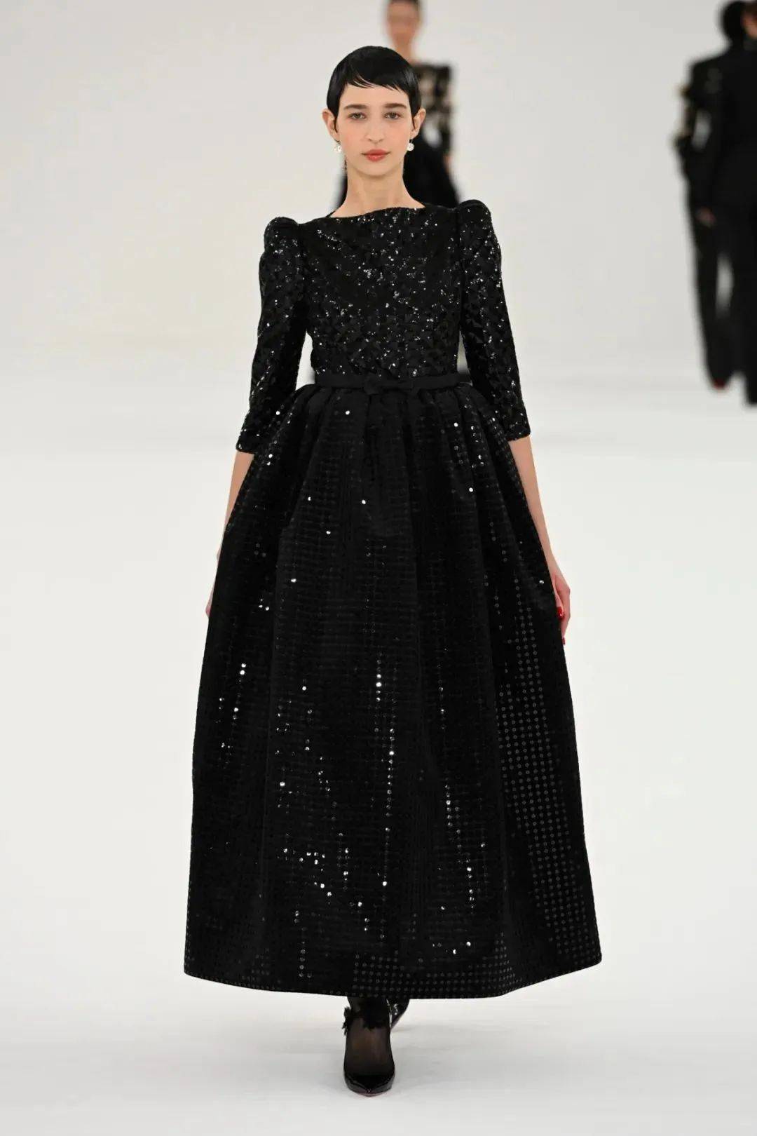 "癫"起来的高定时装 | viktor & rolf 2024春夏高定_衣服_look_系列