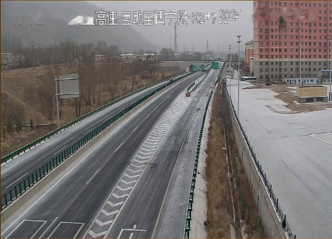 g0611(张汶)高速公路(西宁-大通):部分路段路面积雪.