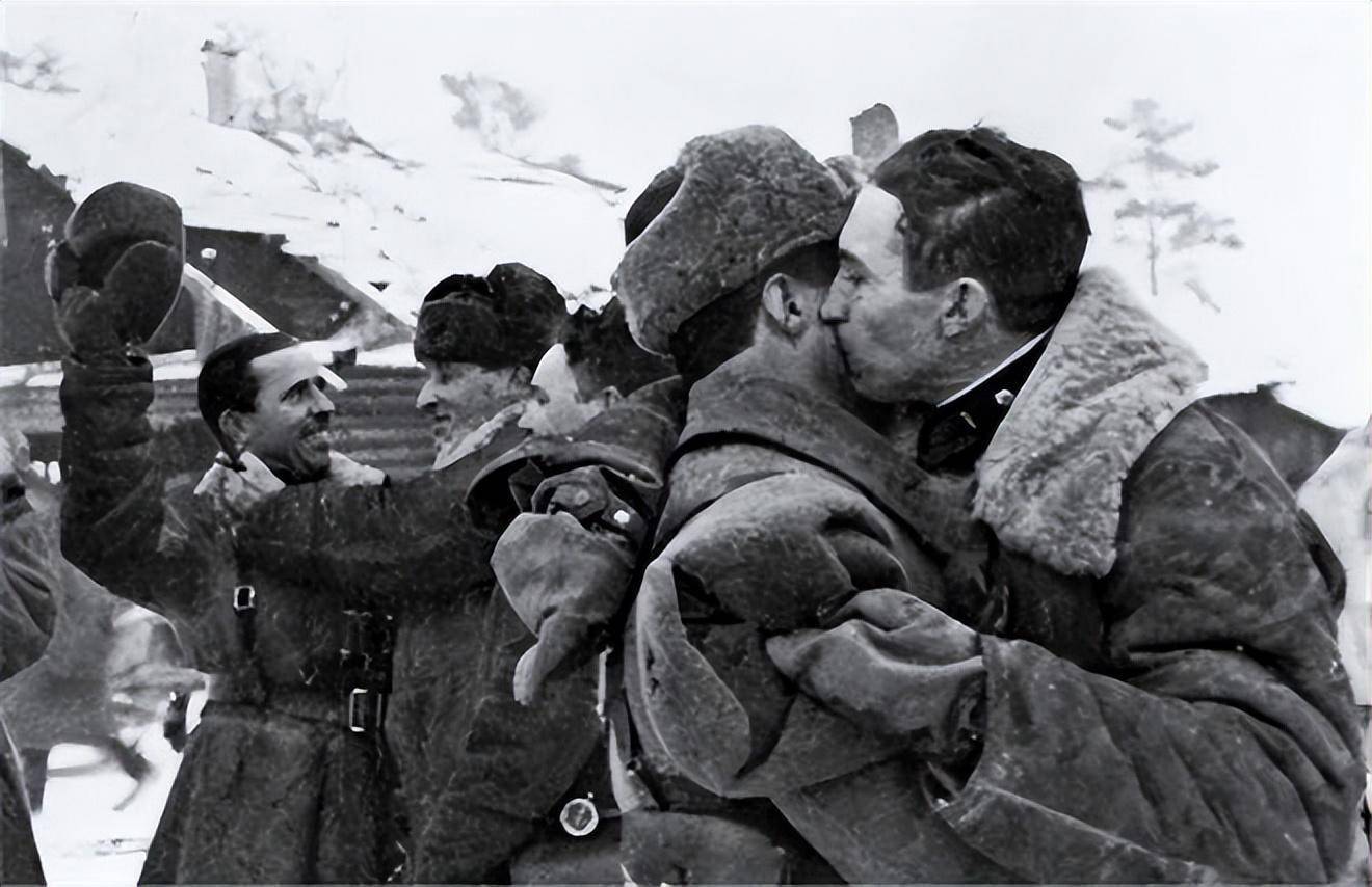 苏共中央会议上,朱可夫掏出手枪当众逮捕贝利亚,并将其秘密处决