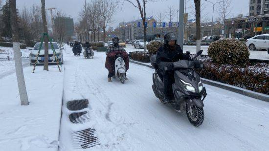 強降雪天氣來襲 山東各地多措並舉保出行_濟南_暫停_景區