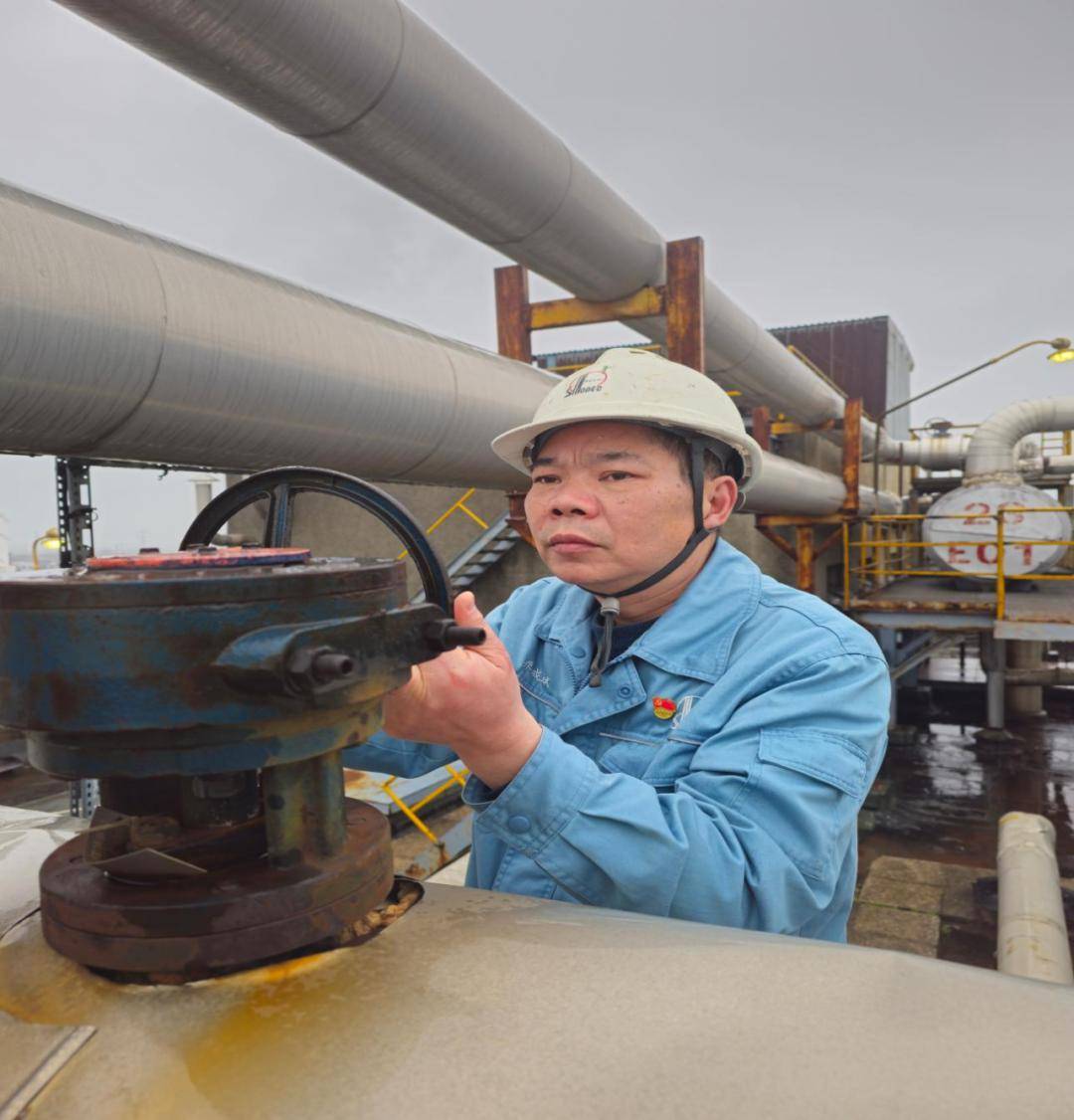 石化工会化医煤炭行业工匠,扬州市名师工作室领衔专家,市企业首席技师