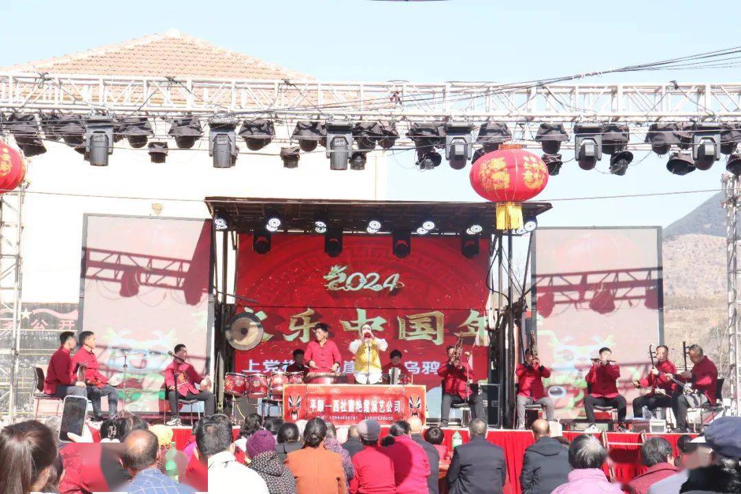 新春走基层|女唢呐匠玩转"乡村摇滚"_演出_村民_表演