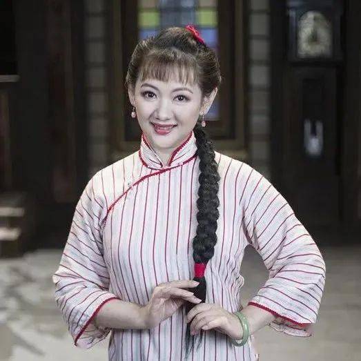 李景景 饰 鲁四凤王世文 饰 鲁贵张星辉 饰 鲁大海刘子龙 饰 周冲王丁