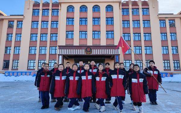 鹤岗市红领巾的多彩寒假生活(一)_少先队员_实践_精神