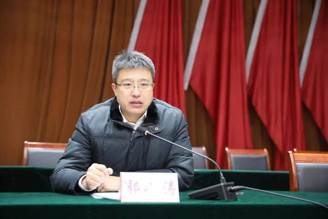 黄山街道党工委副书记张润泽主持会议2月22日,黄山街道组织召开创建