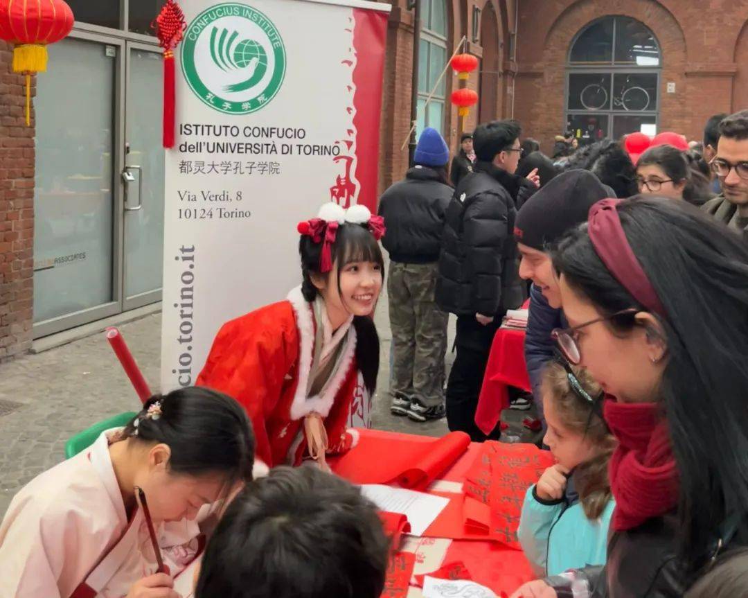 龙舞纳福庆新春——都灵大学孔子学院参与都灵华人新年庆祝活动_文化