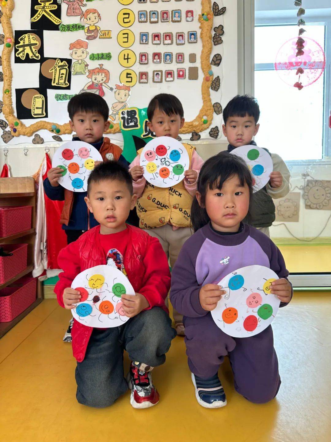 小班级部纸杯烟花烟花乱星辰,岁岁祈平安.