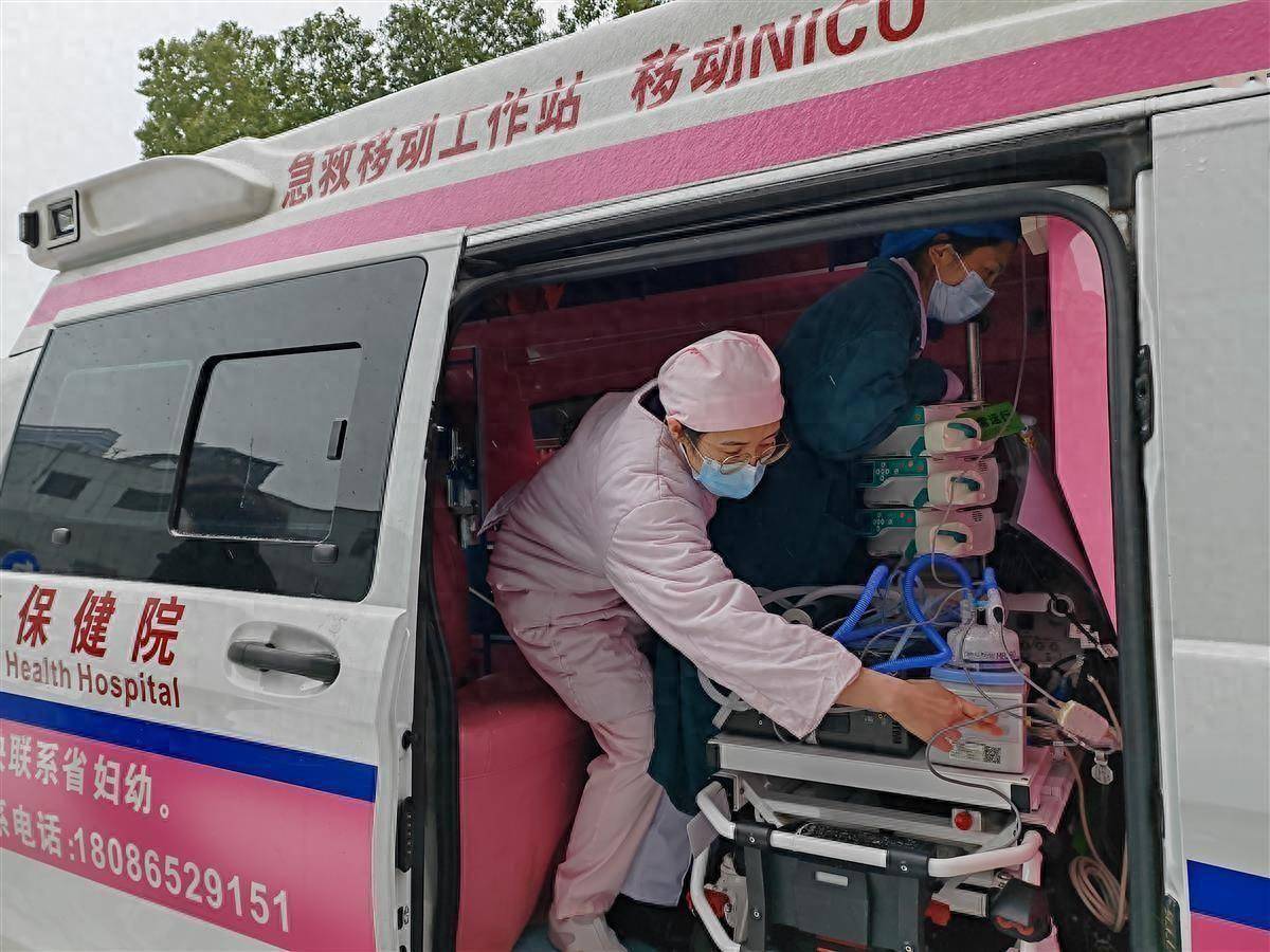 新生儿转运团队整装待发早产宝宝呼吸衰竭,急需转运救治22日凌晨2点多