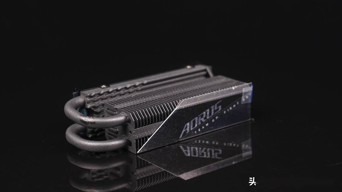 从有到精:技嘉大雕512k 2tb ssd评测_测试_进行_平台