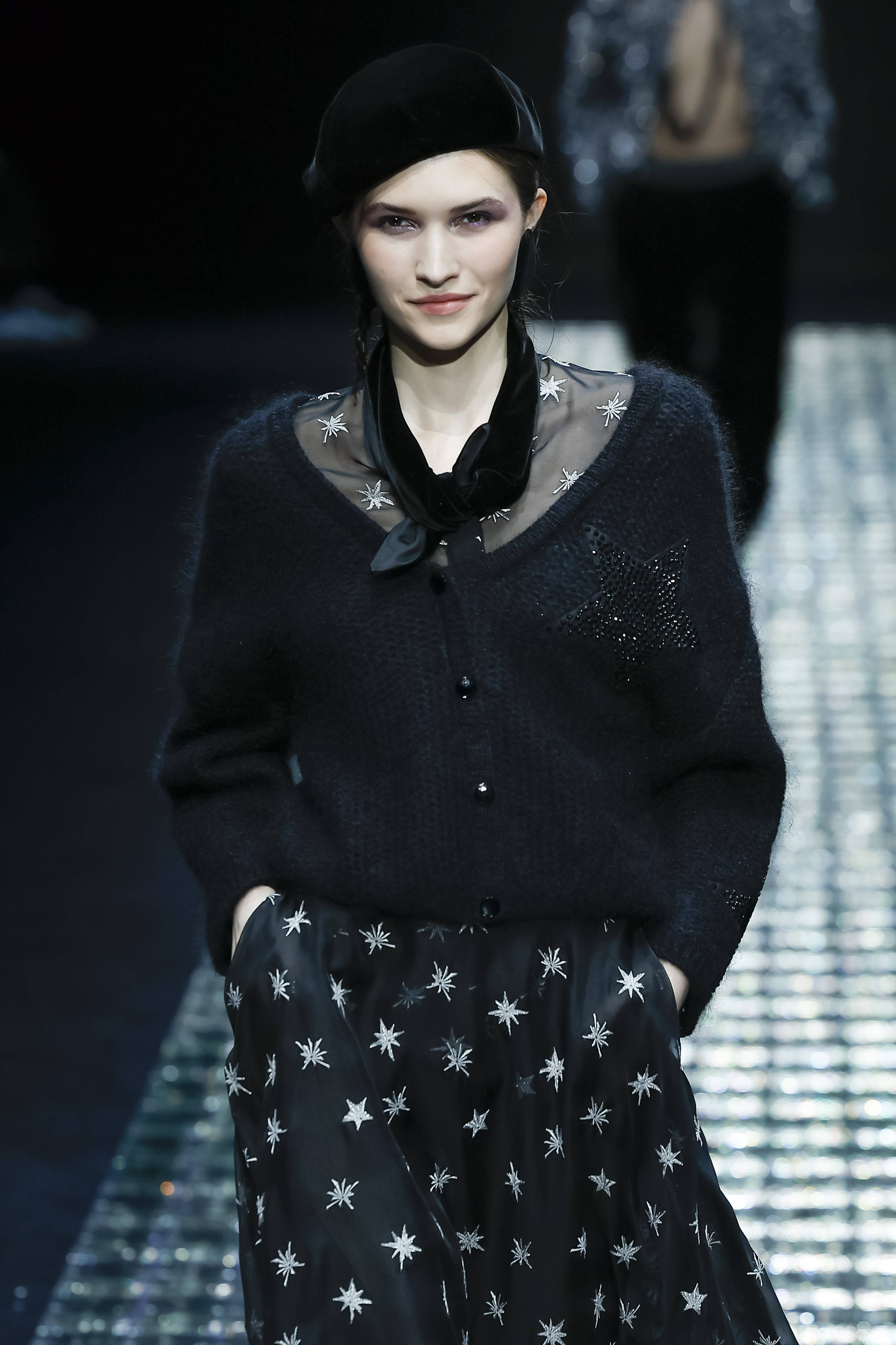 米兰时装周——安普里奥·阿玛尼品牌时装秀_新华社_服装_意大利