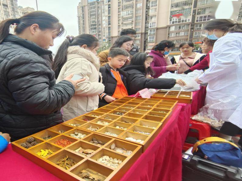 正骨活络油等2种被列入非物质文化遗产的本院院内中药制剂,以及丹香酒