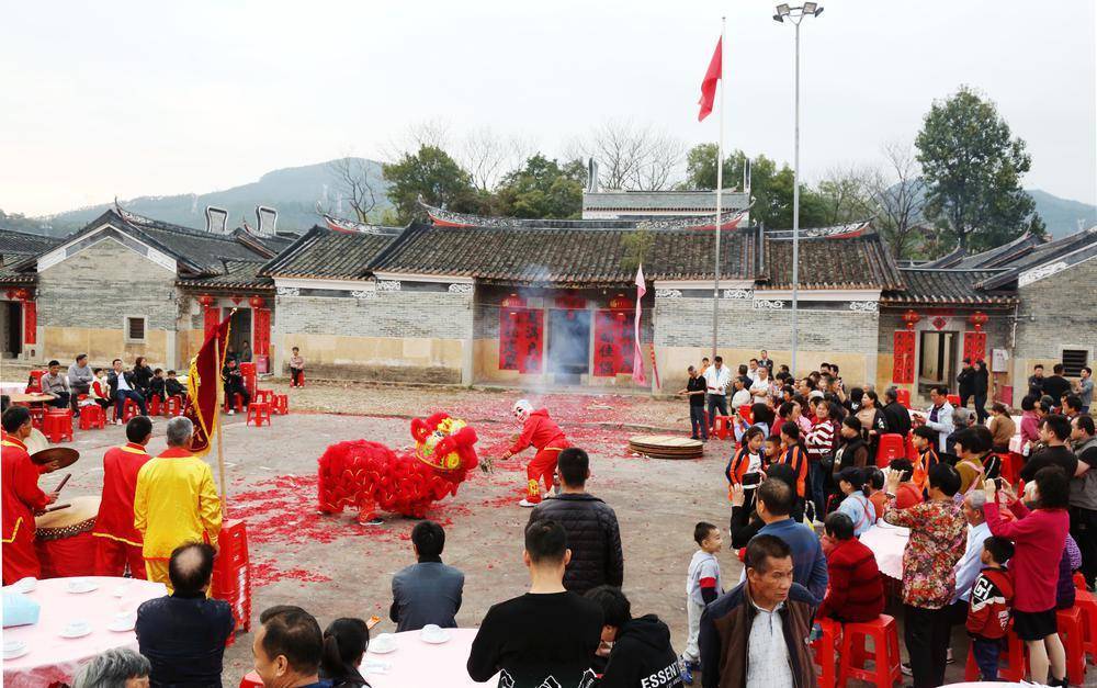 大年初一祠堂拜年图片