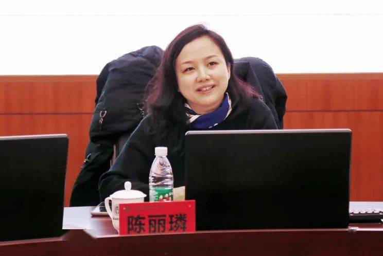 上海交通大学人文学院党委副书记陈丽璘以《以文载道,以艺润心,让校园