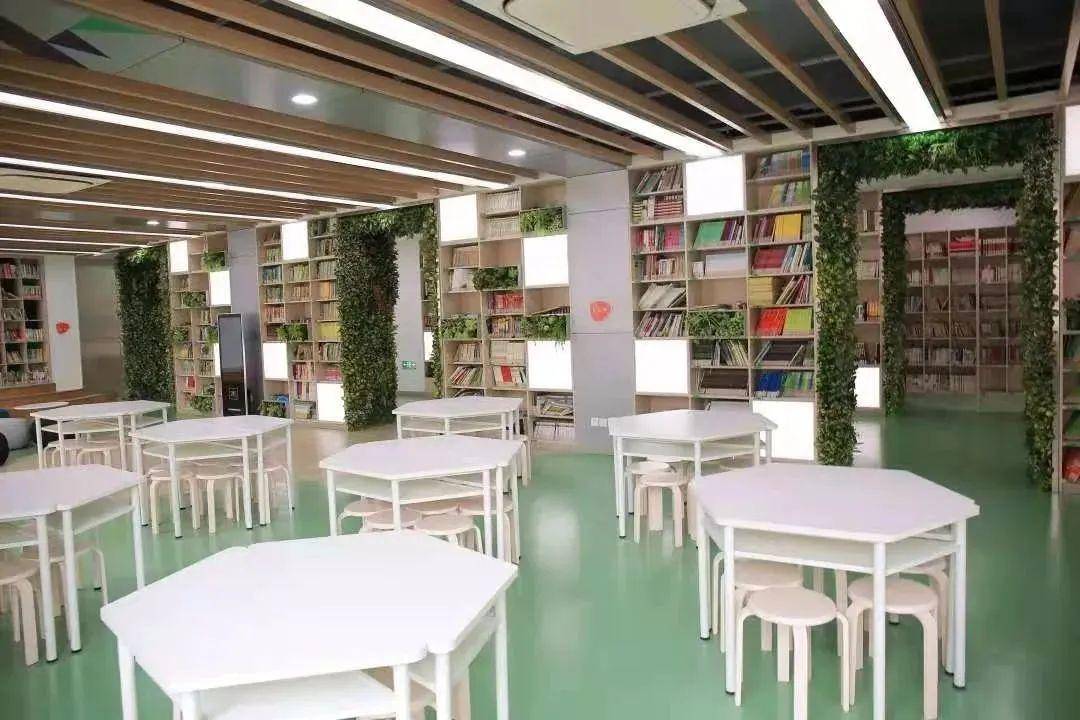 小学是一所创始于1905年的百年老校,现有莘松,春城,景城和畹町共四个