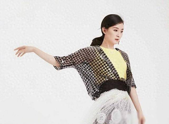 导语:近日,资深演员王艳接受媒体采访,详细讲述了她的豪门生活,并分享