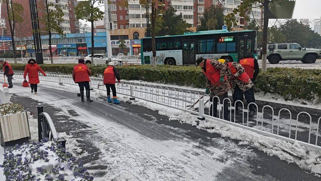 让寒潮变“暖流”！六安这群“志愿红”很暖