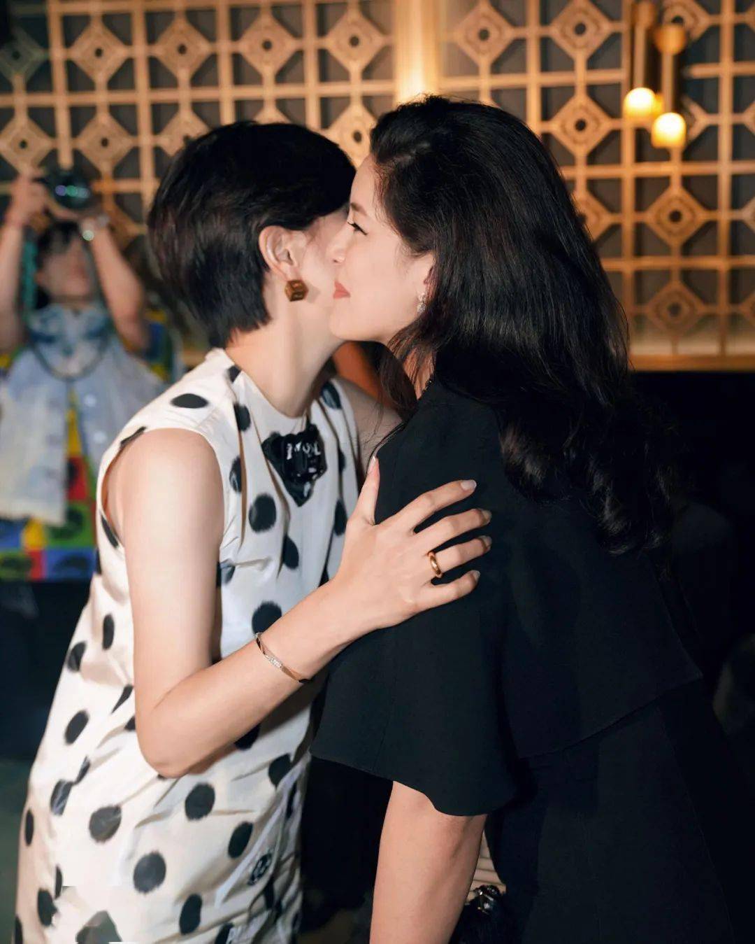 名利场 ||百年企业第四代掌舵人,百亿名媛与她遍及