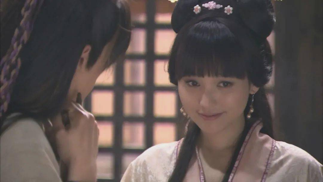 戏份不多,但分量很重,一个大家闺秀爱上了胡歌饰演的易小川后不顾自己