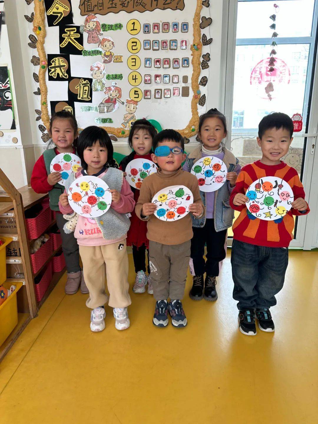 小班级部纸杯烟花烟花乱星辰,岁岁祈平安.