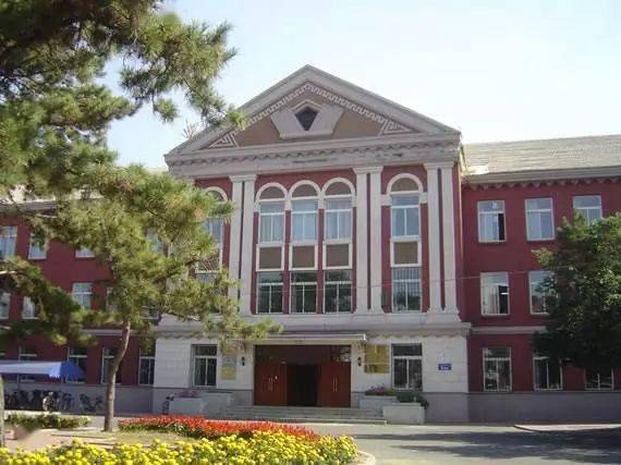 大学历史文化学院4不过,这么高的楼能引起空气强烈对流,使复旦师生