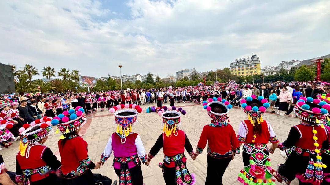 楚雄州百万群众左脚舞狂欢闹新春_活动区_文化_系列